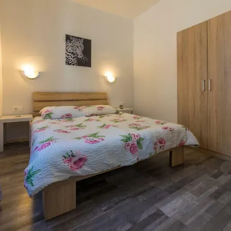 Iva Man Apartment *